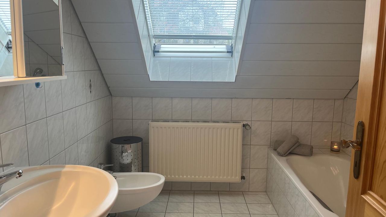 Badezimmer (2) Badezimmer (2)